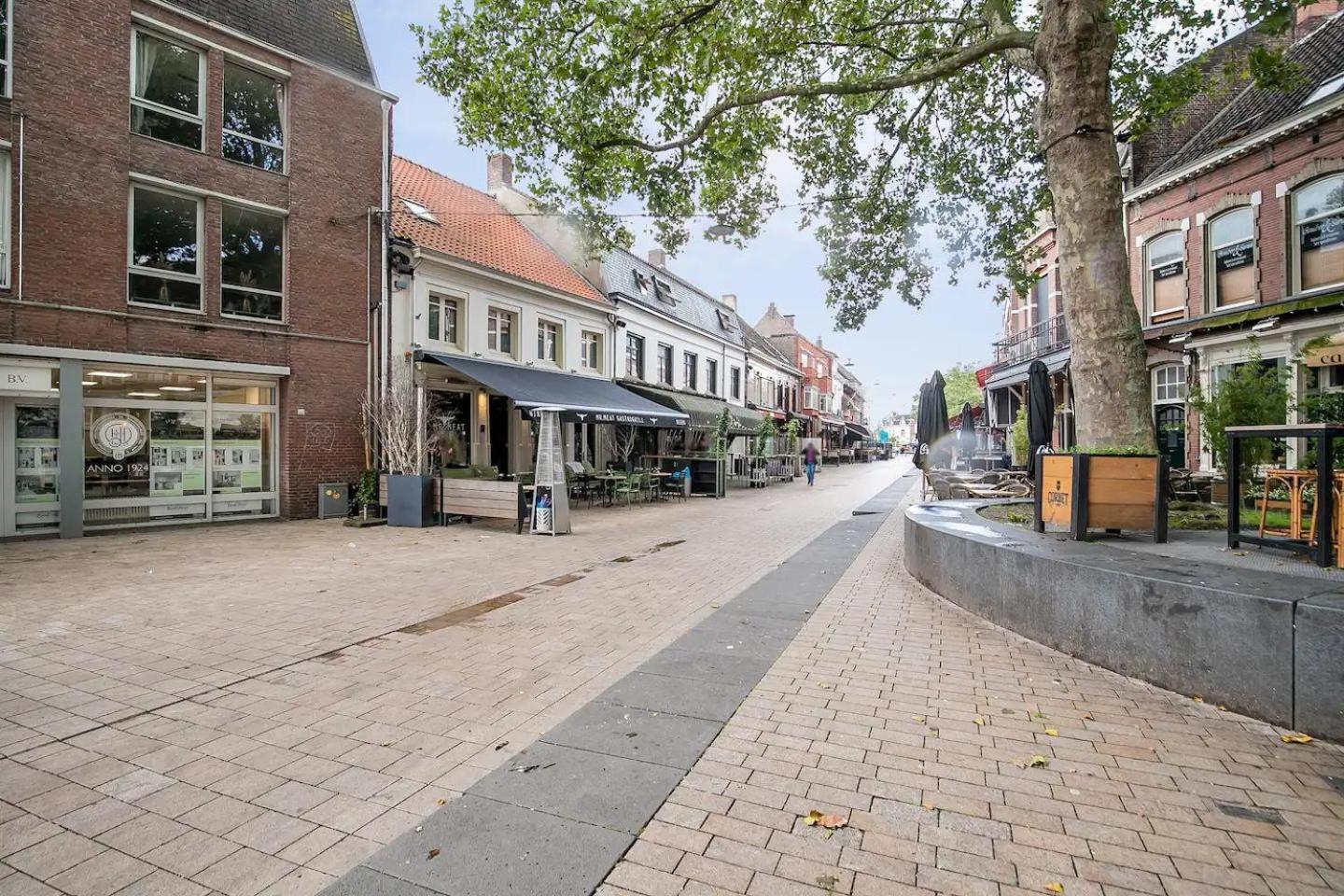 6P Hotspot Wifi Near Poppodium013 And City Center Tilburg Buitenkant foto